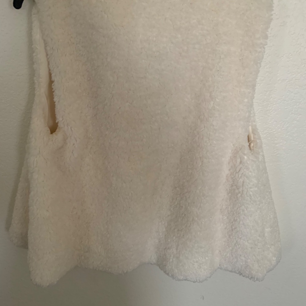 Madison 88 Faux Sherpa vest - Picture 3 of 3